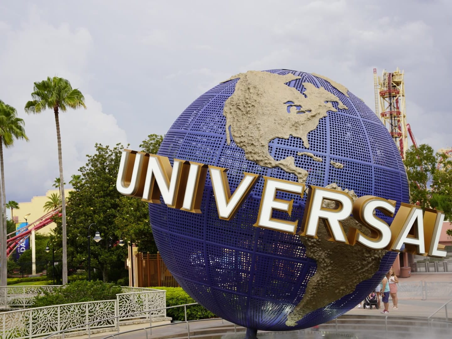 Universal globe at Universal Orlando Resort